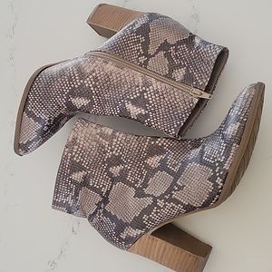 Carlos by Carlos Santana Boots